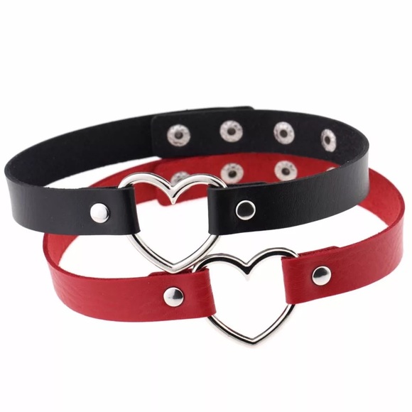 Punk Gothic Vegan Leather Choker with Heart Ring - Picture 6 of 16